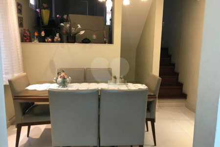 Casa à venda com 2 suítes no condomínio Vilagio Viccino, São Paulo - SP