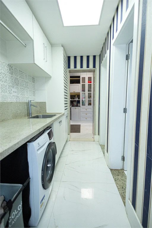 Apartamento à venda com 5 quartos, sendo 4 suítes, em Parque Reboucas, São Paulo, SP