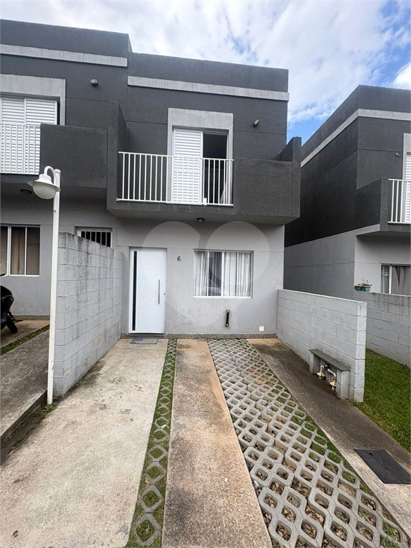 Casa à venda com 2 quartos no condomínio Carvalho Lagares, Poá - SP