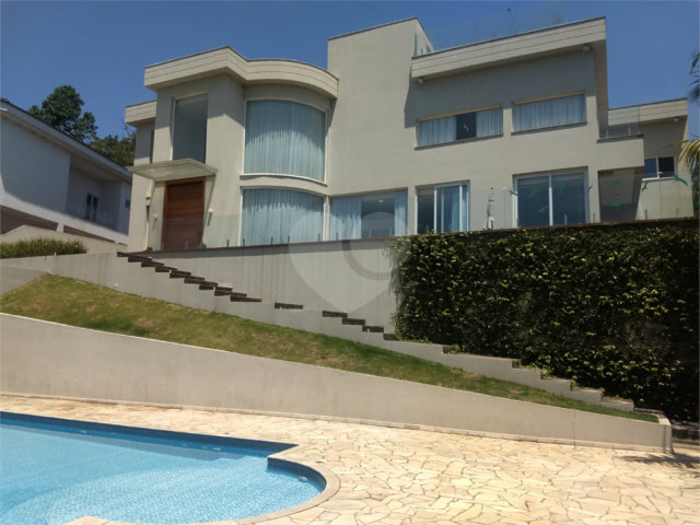 Casa à venda com 4 suítes no condomínio Suíça da Cantareira, Mairiporã - SP