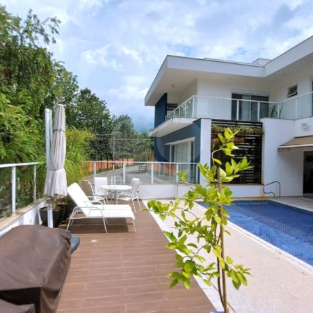 Casa à venda com 4 suítes no condomínio Belvedere II, Votorantim - SP