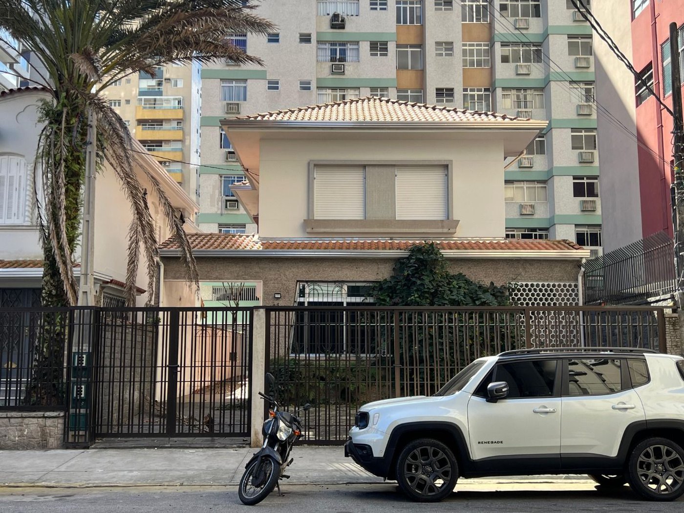 Casa com 4 dormitórios para alugar, 335 m² por R$ 21.181,12 - Gonzaga - Santos/SP