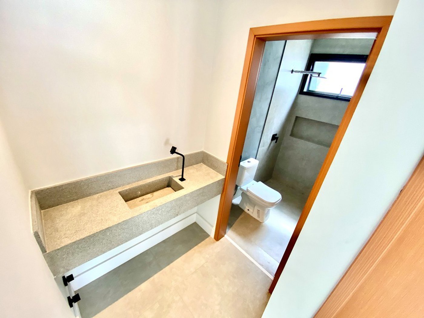 Casa à venda com 3 quartos, sendo 3 suítes, no condomínio Vila Giardino, Jundiaí - SP