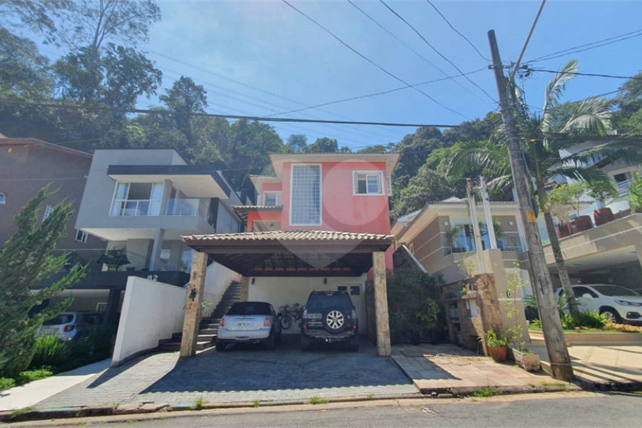 Casa à venda com 3 quartos, sendo 2 suítes, no condomínio Cond Jardim Itatinga, São Paulo - SP