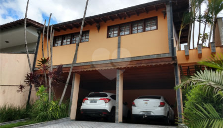 Casa à venda com 3 quartos, sendo 1 suíte,  em Vila Oliveira, Mogi das Cruzes, SP