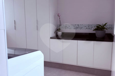 Sobrado à venda com 4 quartos, sendo 2 suítes, em Vila Santo Antônio, Cotia, SP