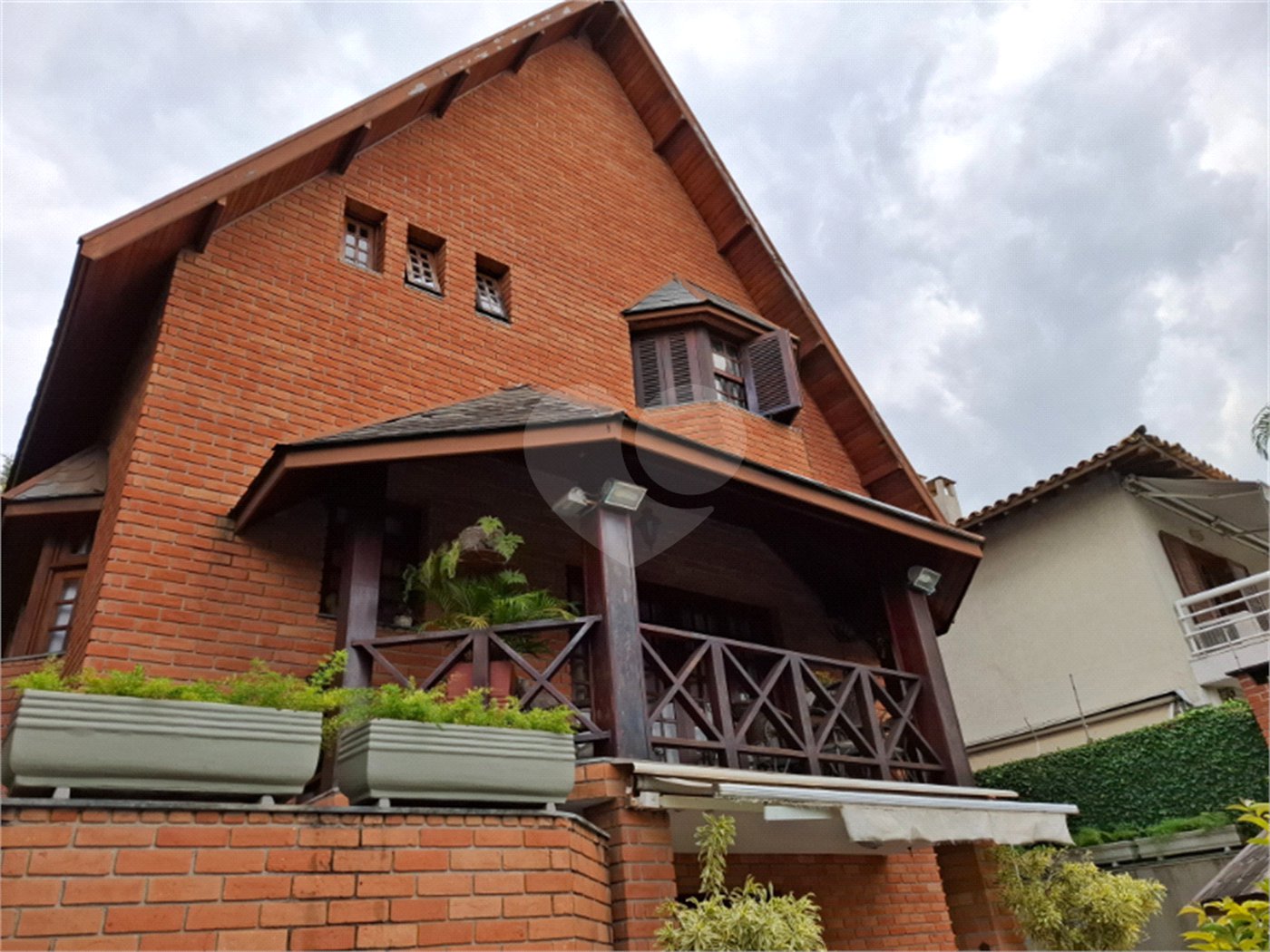 Sobrado à venda com 4 quartos, sendo 2 suítes,  em Jardim Leonor, São Paulo, SP