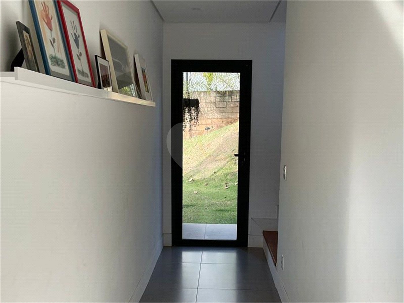 Casa à venda com 4 quartos, sendo 3 suítes,  no condomínio Vale da Santa Fé, Vinhedo - SP