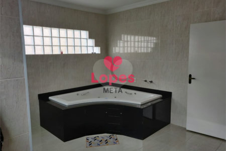Casa à venda com 3 suítes no condomínio Jaridim Coleginho, Jacareí - SP