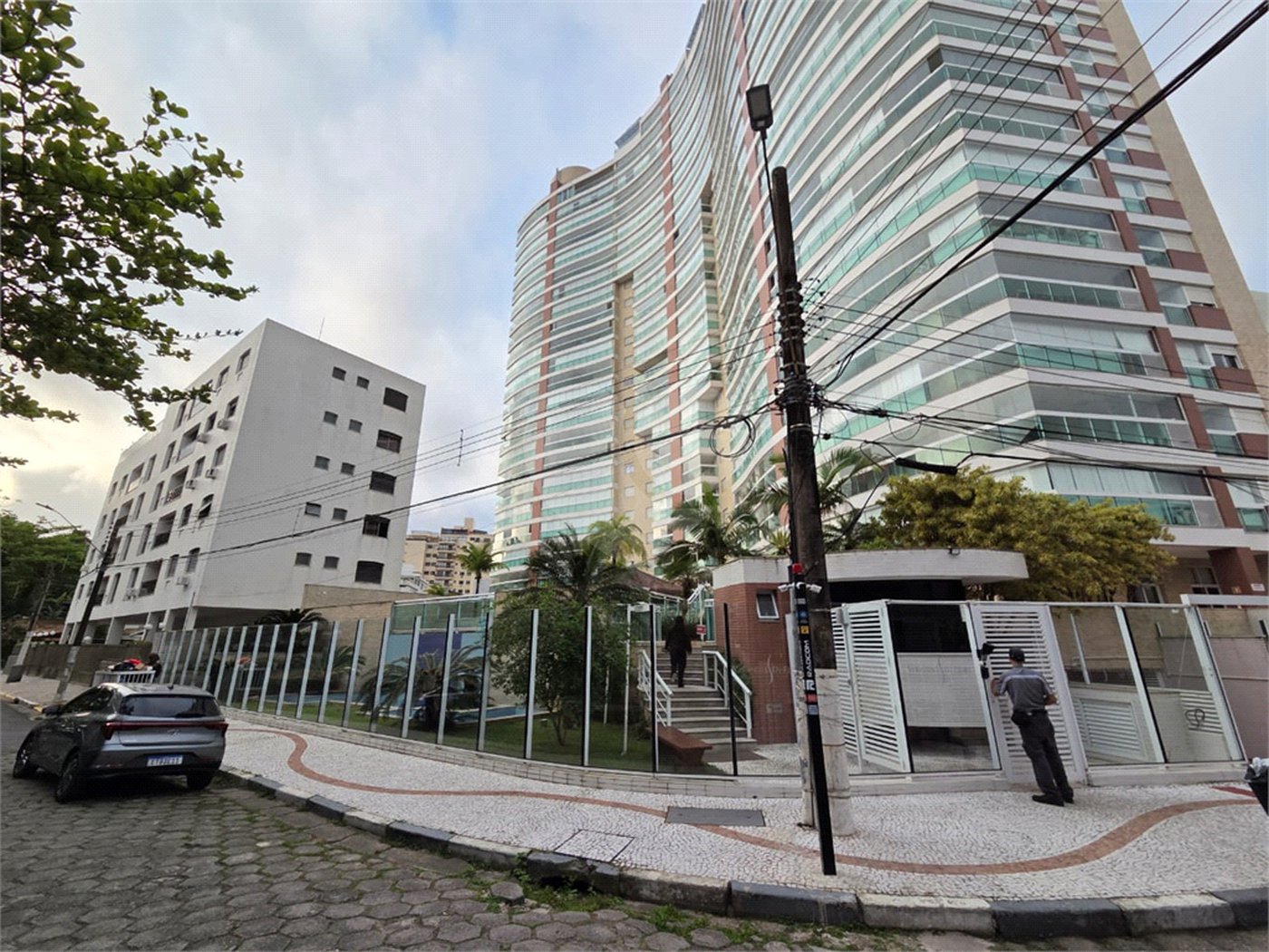 Apartamento à venda com 4 quartos, sendo 2 suítes, em Enseada, Guarujá, SP