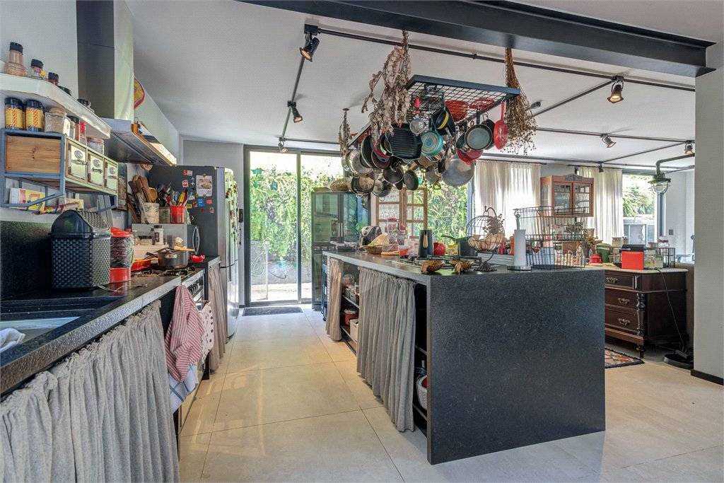 Casa à venda com 4 suítes no condomínio Granja do Morumbi, São Paulo - SP