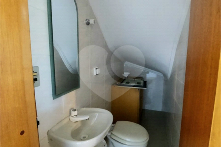 Sobrado à venda com 3 quartos, sendo 2 suítes, em Vila Romero, São Paulo, SP