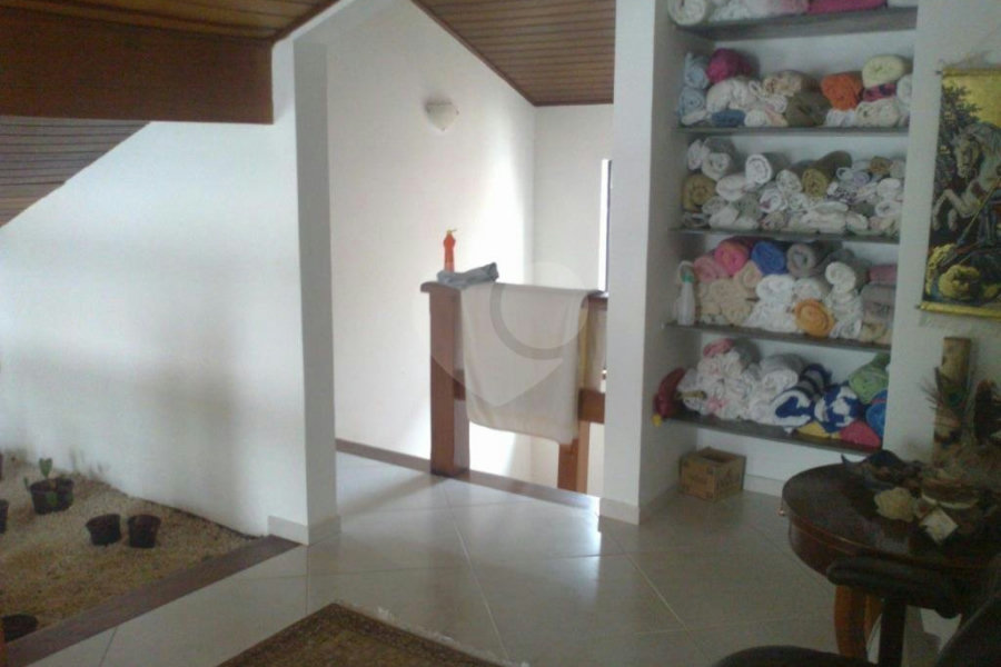 Sobrado à venda com 5 suítes em Enseada, Bertioga, SP