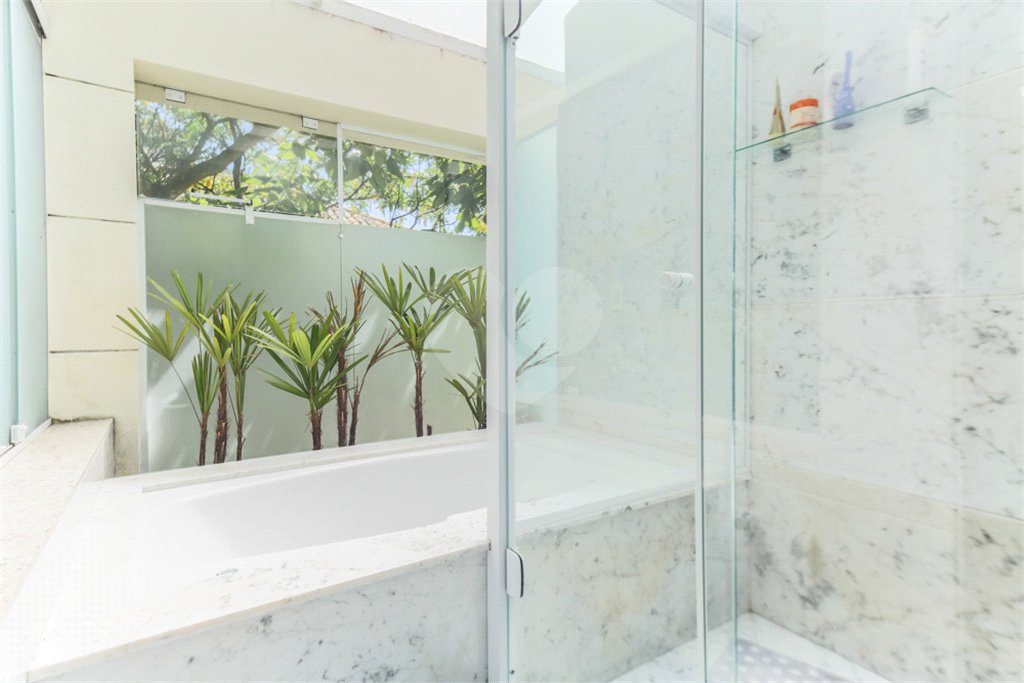 Casa à venda com 5 suítes no condomínio Chácara Flora, São Paulo - SP