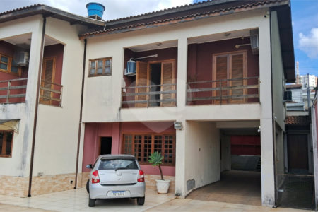 Sobrado à venda com 4 quartos, sendo 2 suítes, em Jardim Quisisana, Poços de Caldas, MG