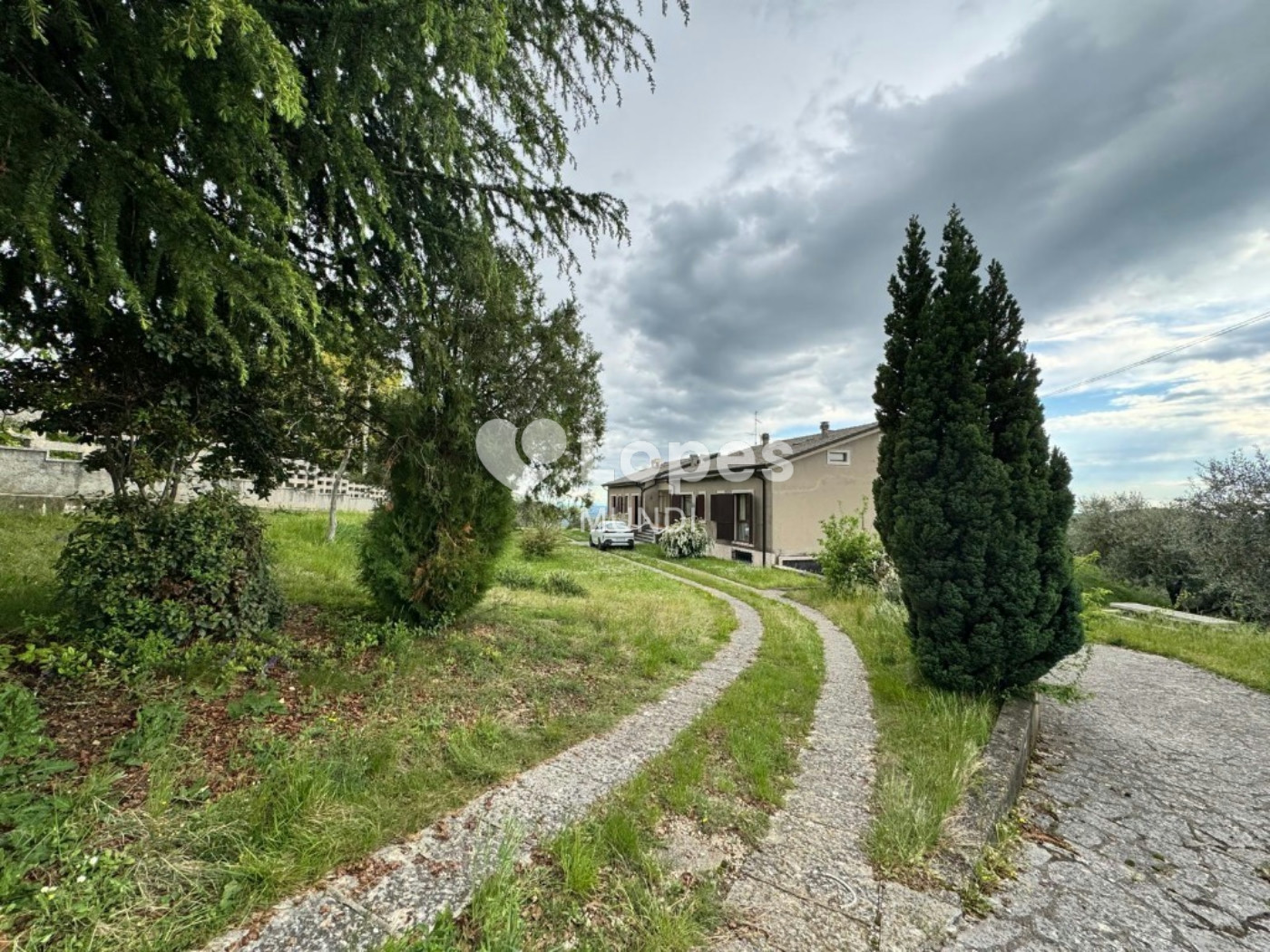 Casa multifamiliar à venda em Verona, Itália – 3 unidades e 12.000 m²