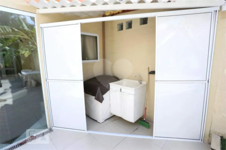 Sobrado à venda com 6 quartos, sendo 5 suítes, em Vila Paranaguá, São Paulo, SP