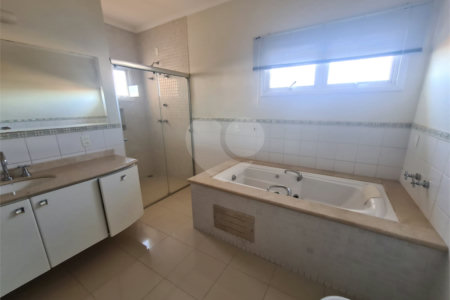 Casa à venda com 3 suítes no condomínio Vinhas da Vista Alegre - Lado Sede, Vinhedo - SP