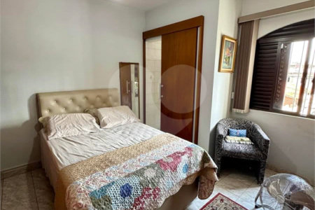 Sobrado à venda com 4 quartos, sendo 1 suíte,  em Vila Cleonice, São Paulo, SP