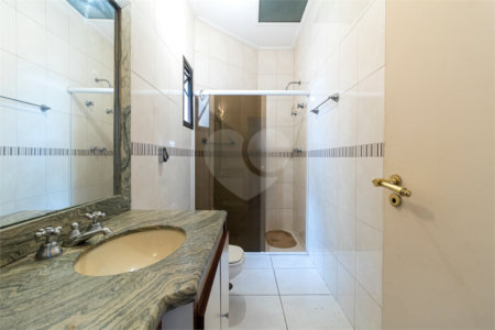 Casa à venda com 4 quartos, sendo 2 suítes,  no condomínio Vila das Flores, São Paulo - SP