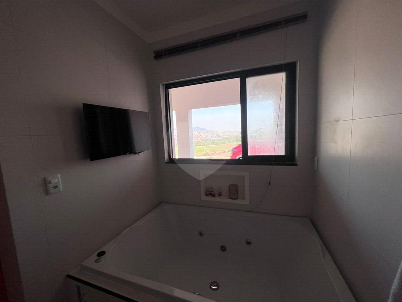 Casa à venda com 3 quartos, sendo 2 suítes,  no condomínio Residencial Alto da Floresta, Bom Jesus dos Perdões - SP