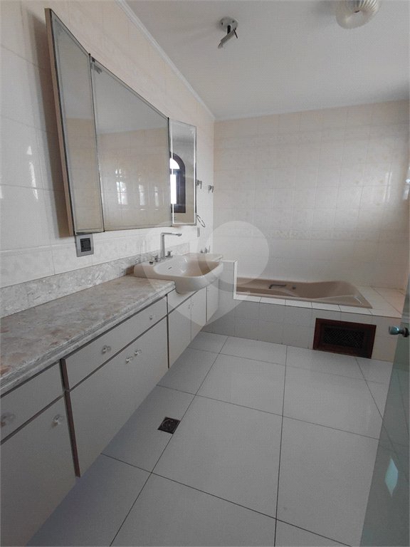 Casa à venda com 4 suítes no condomínio Ville Bourghese, São Paulo - SP