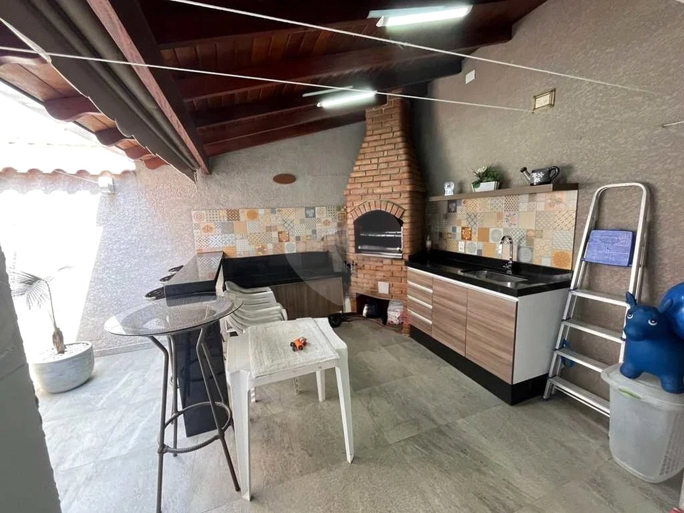 Sobrado à venda com 3 quartos, sendo 1 suíte,  em Vila Nova Cintra, Mogi das Cruzes, SP