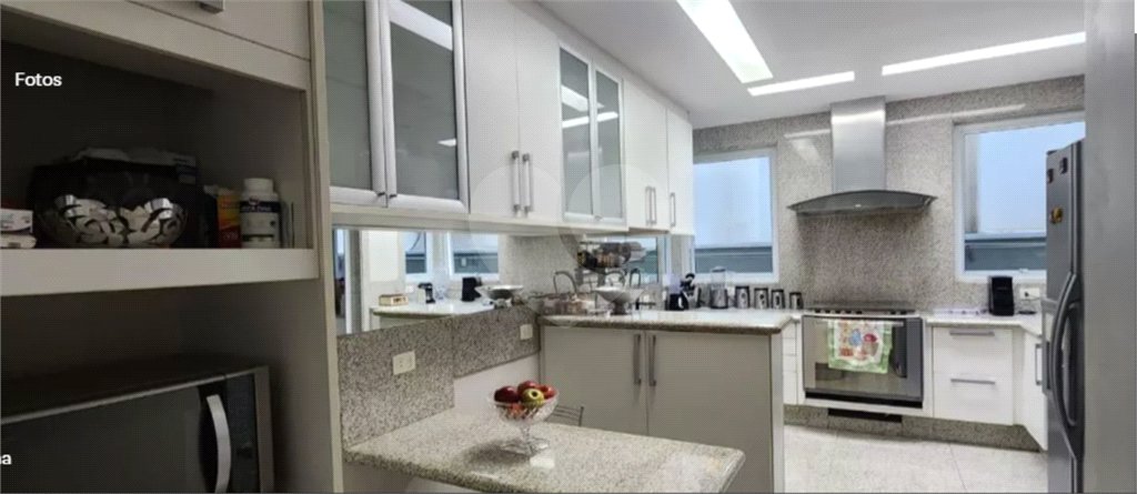 Casa à venda com 4 quartos, sendo 3 suítes,  no condomínio Vila das Flores, São Paulo - SP