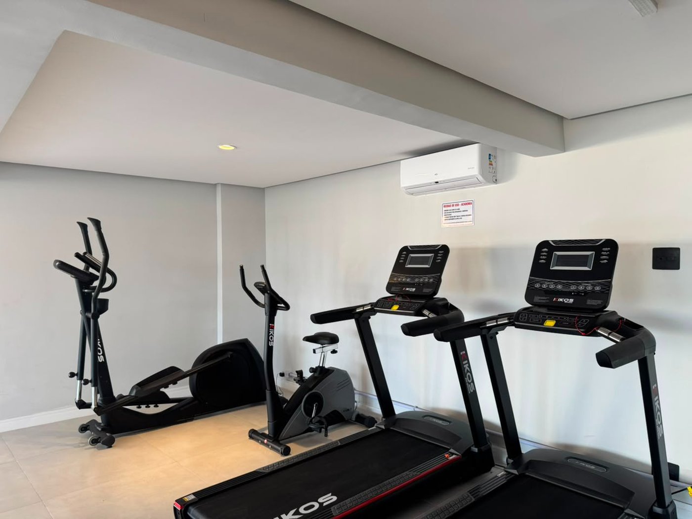 Apartamento à venda com 1 suíte em Caiçara, Praia Grande, SP