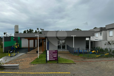 Casa à venda com 2 quartos no condomínio Vila das Paineiras, Suzano - SP
