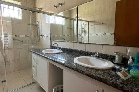 Sobrado à venda com 4 quartos, sendo 1 suíte, em Vila Cordeiro, São Paulo, SP