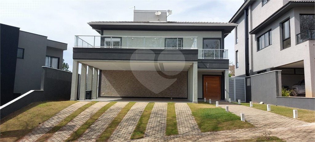 Casa à venda com 3 suítes no condomínio Figueira Garden, Atibaia - SP