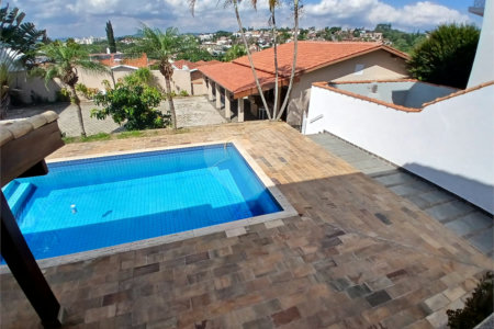 Casa à venda com 5 quartos, sendo 3 suítes, em Vila Santista, Atibaia, SP