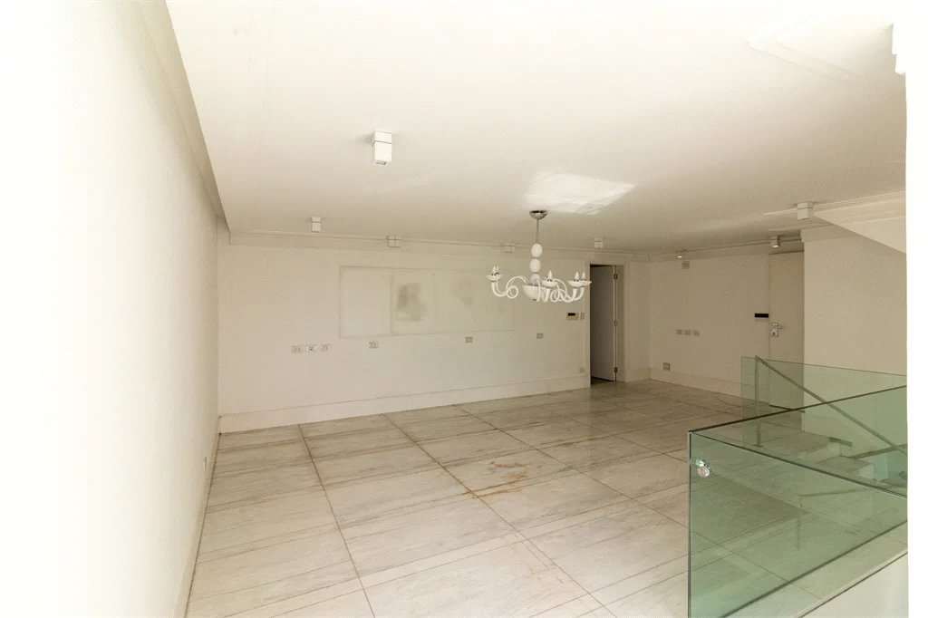 Sobrado à venda com 6 quartos, sendo 4 suítes, em Alto da Lapa, São Paulo, SP