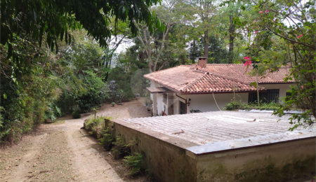 Chácara à venda com 5 quartos, sendo 1 suíte, no Centro (mailasqui), São Roque, SP