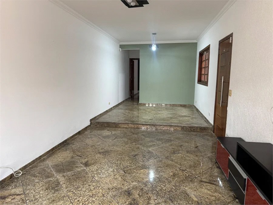 Sobrado à venda ou para alugar com 3 suítes em Vila Sônia, São Paulo, SP