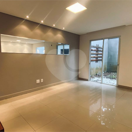 Casa à venda com 3 suítes no condomínio Vilas 2, São Paulo - SP