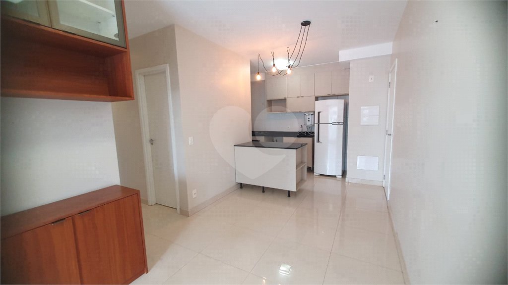 Apartamento à venda com 3 quartos, sendo 1 suíte,  em Pinheiros, São Paulo, SP