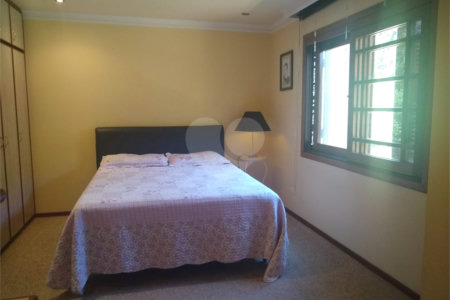Casa à venda com 4 quartos, sendo 2 suítes, no condomínio Osato, Atibaia - SP