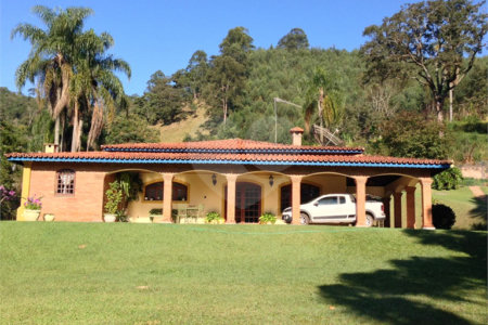 Sítio à venda com 4 quartos, sendo 1 suíte, no Centro, Piracaia, SP