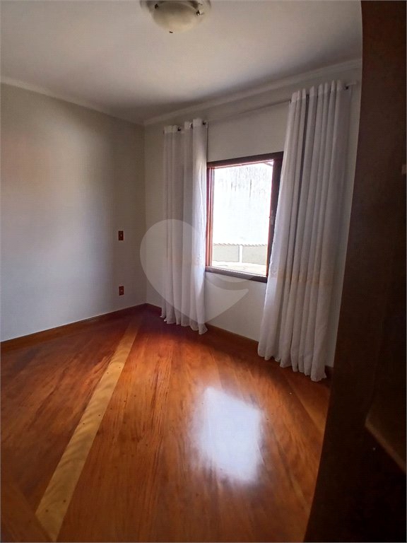 Casa à venda com 5 quartos, sendo 3 suítes, em Vila Santista, Atibaia, SP