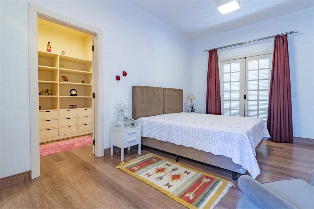 Casa à venda com 7 quartos, sendo 5 suítes, em Morumbi, São Paulo, SP