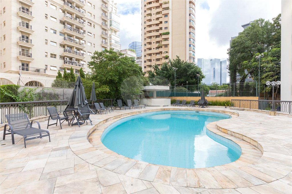 Apartamento à venda com 3 quartos, sendo 2 suítes, em Itaim Bibi, São Paulo, SP