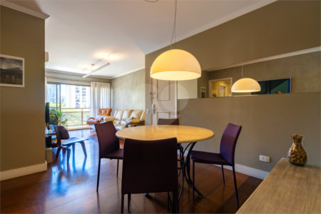 Apartamento à venda com 3 quartos, sendo 1 suíte, em Moema, São Paulo, SP