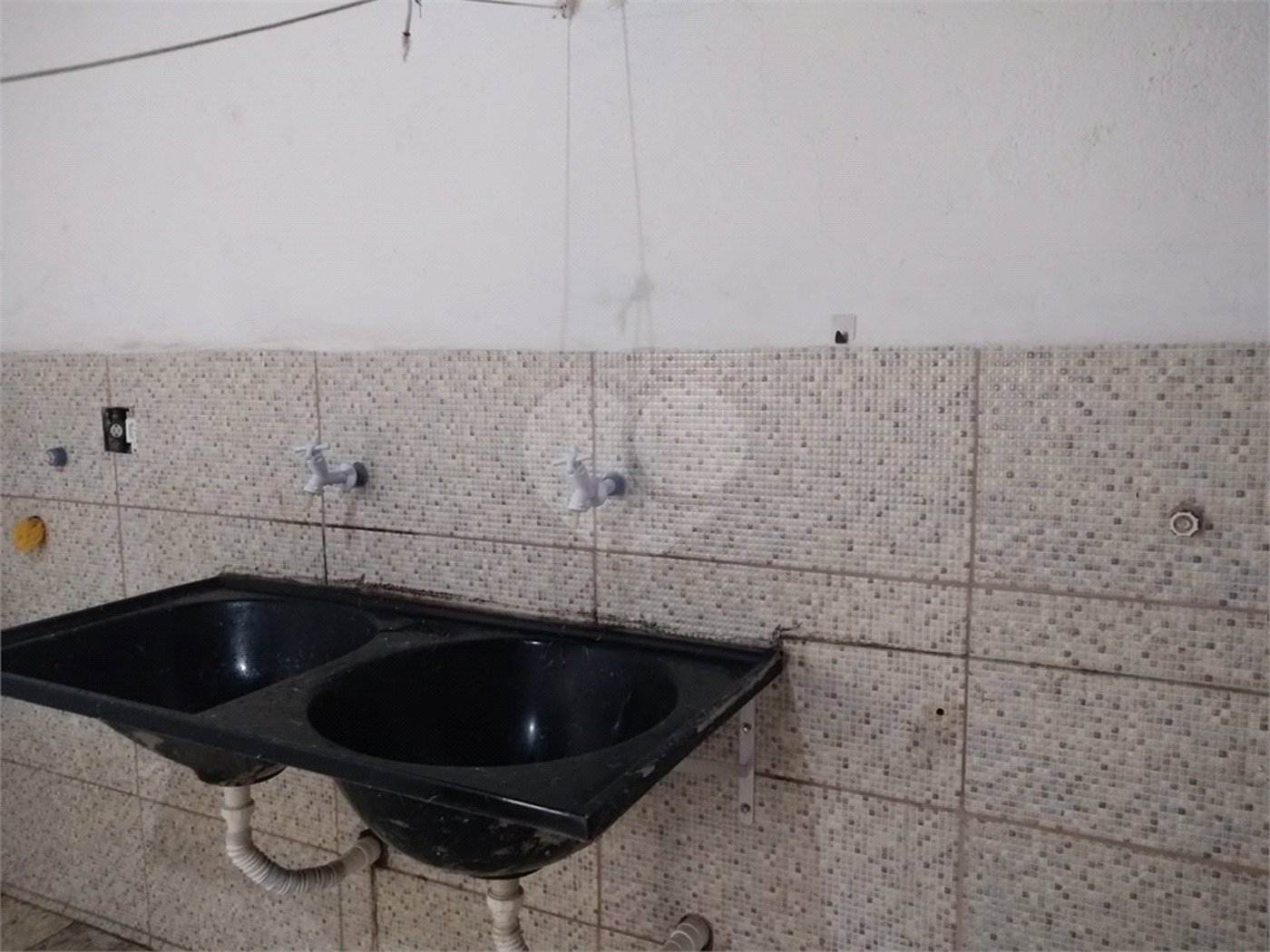 Casa à venda com 3 quartos em Jardim Santa Helena, Itaquaquecetuba, SP