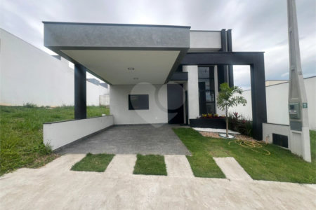 Casa à venda com 3 quartos, sendo 1 suíte, no condomínio Horto Florestal Villagio, Sorocaba - SP
