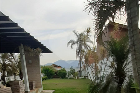 Casa à venda com 5 quartos, sendo 1 suíte, no Centro, Bom Jesus dos Perdões, SP