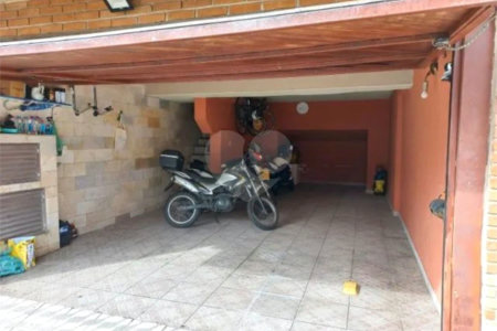 Sobrado à venda com 4 quartos, sendo 1 suíte, em Santo Antônio, Osasco, SP