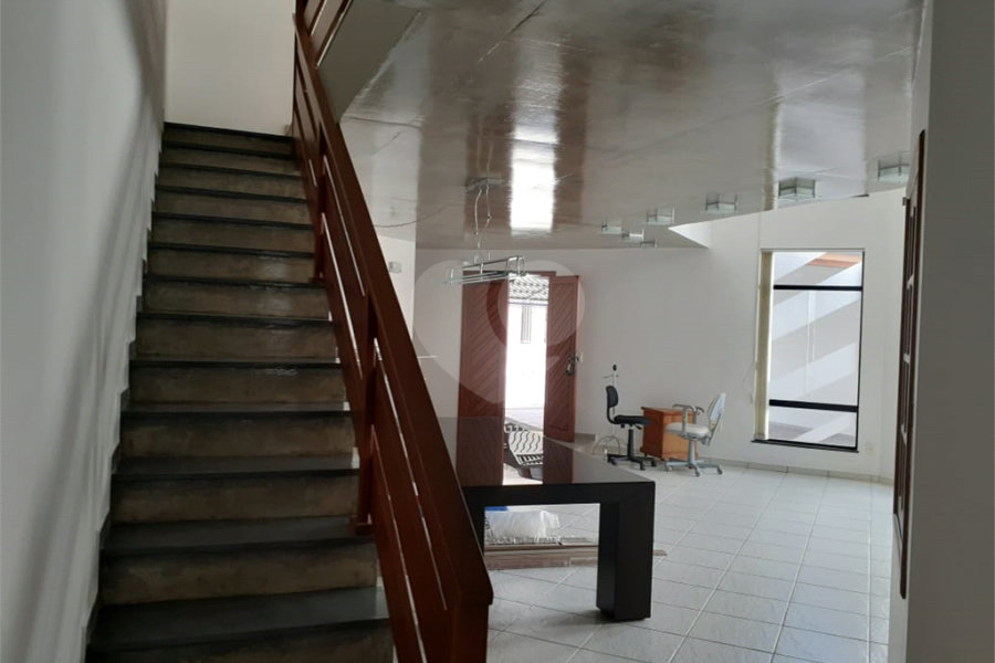 Sobrado à venda com 4 quartos, sendo 2 suítes,  em Tremembé, São Paulo, SP
