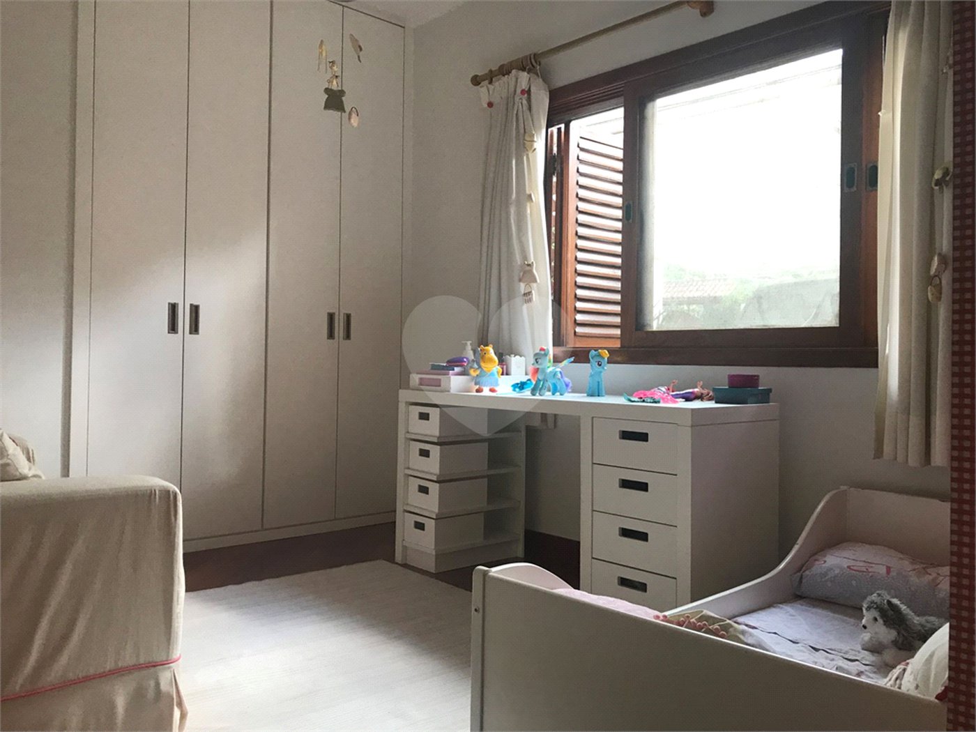 Casa à venda com 4 quartos, sendo 3 suítes, no condomínio Alpes da Cantareira, Mairiporã - SP